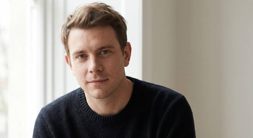 LOEWE 发布 2025 春夏系列第二张图