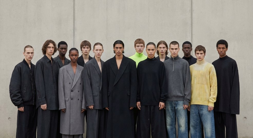 VETEMENTS 发布 2025 春夏系列