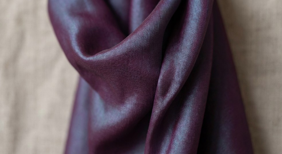 丝绸光泽垂感特点:揭秘奢华面料的迷人魅力 丝绸光泽垂感特点:揭秘奢华面料的迷人魅力第二张图