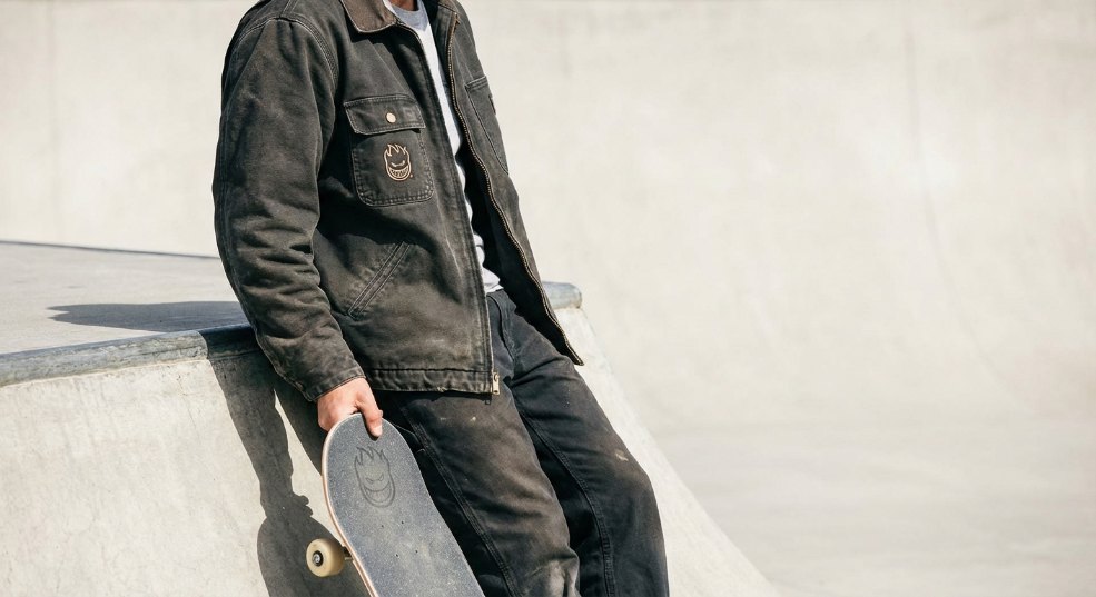 Dickies 携传奇滑板品牌 SPITFIRE 推出联名滑板系列