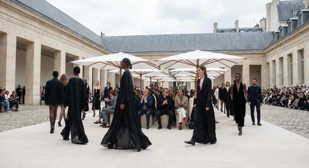 SAINT LAURENT 2025 春夏系列发布第一张图