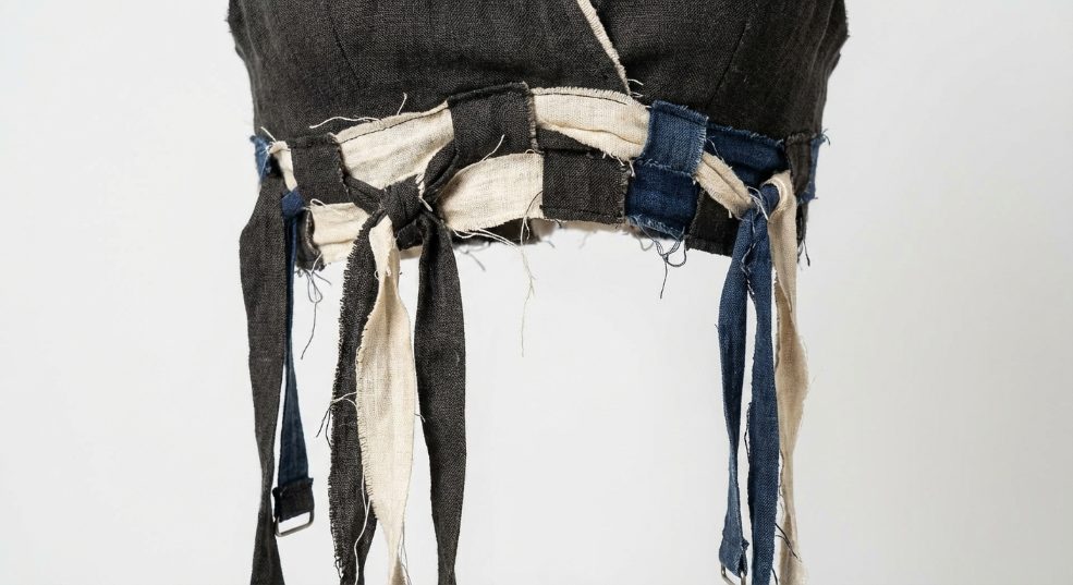 Yohji Yamamoto 2025 春夏女装系列发布第一张图