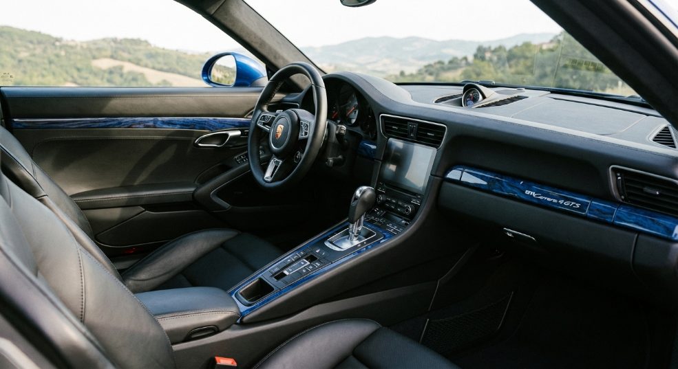 FERRAGAMO 携手保时捷打造 911 Carrera 4 GTS 与 Taycan 4S 特别版车型 FERRAGAMO 携手保时捷打造 911 Carrera 4 GTS 与 Taycan 4S 特别版车型第一张图