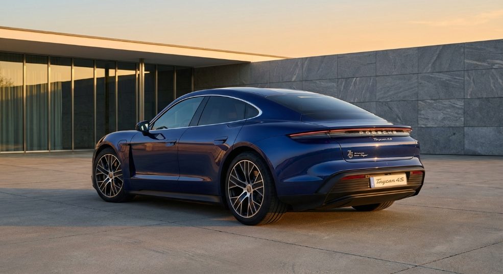 FERRAGAMO 携手保时捷打造 911 Carrera 4 GTS 与 Taycan 4S 特别版车型 FERRAGAMO 携手保时捷打造 911 Carrera 4 GTS 与 Taycan 4S 特别版车型第二张图