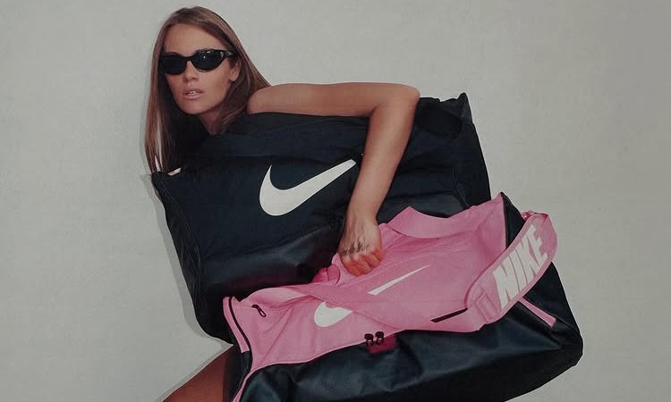 因 YEEZY 团队出身走红，该轮到她了