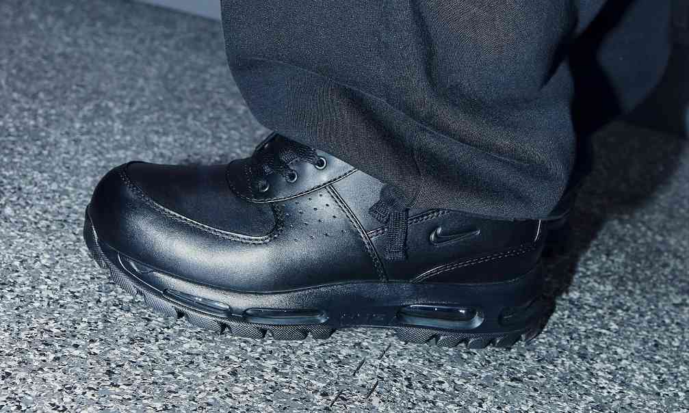 「翻红」的 Nike ACG Goadome 该怎么搭？
