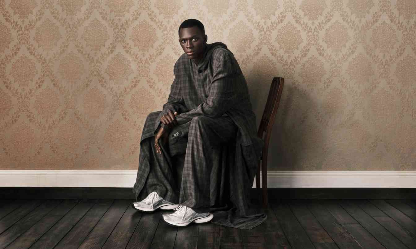 BALENCIAGA 发布 Circuit 运动鞋广告大片