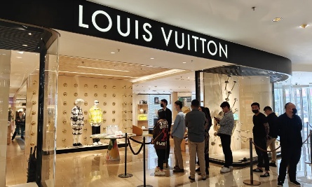 LVMH 2024 上半年净利润大跌 14%