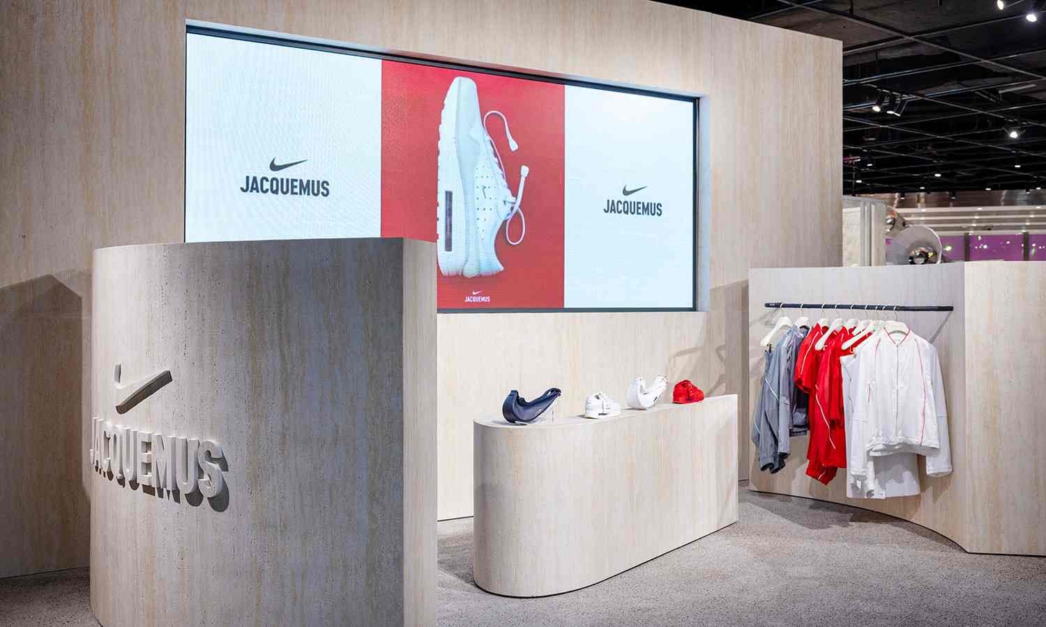 SKP-S 打造 Nike x Jacquemus 限时空间