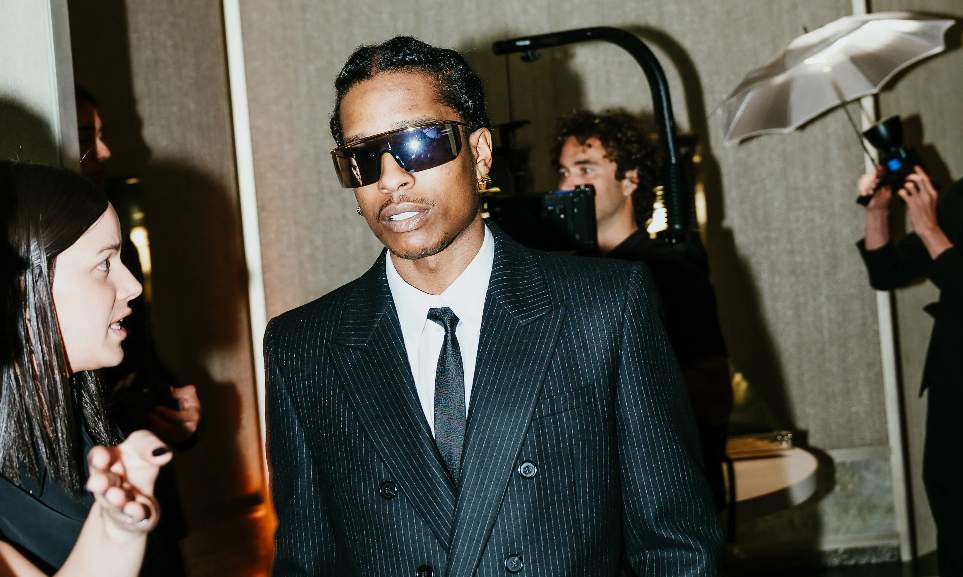 Corpcore「职场商务」再度成为顶流