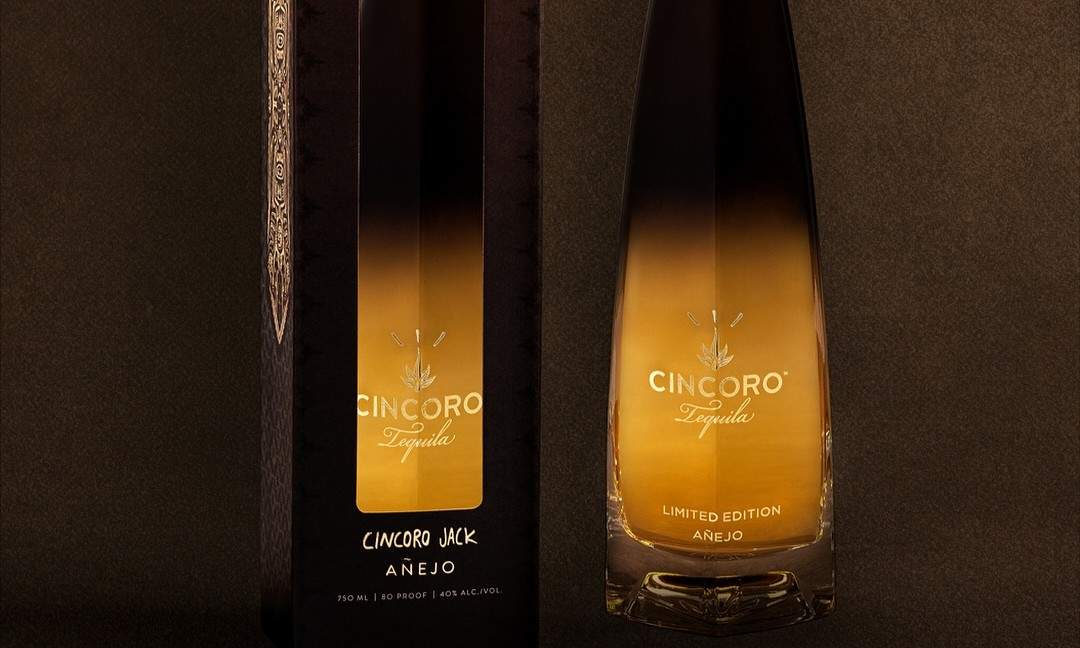 Travis Scott 与 Cincoro 合作推出限量版龙舌兰酒