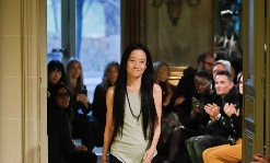 Vera Wang 出售个人品牌