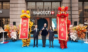 斯沃琪和平饭店艺术中心店焕新开业