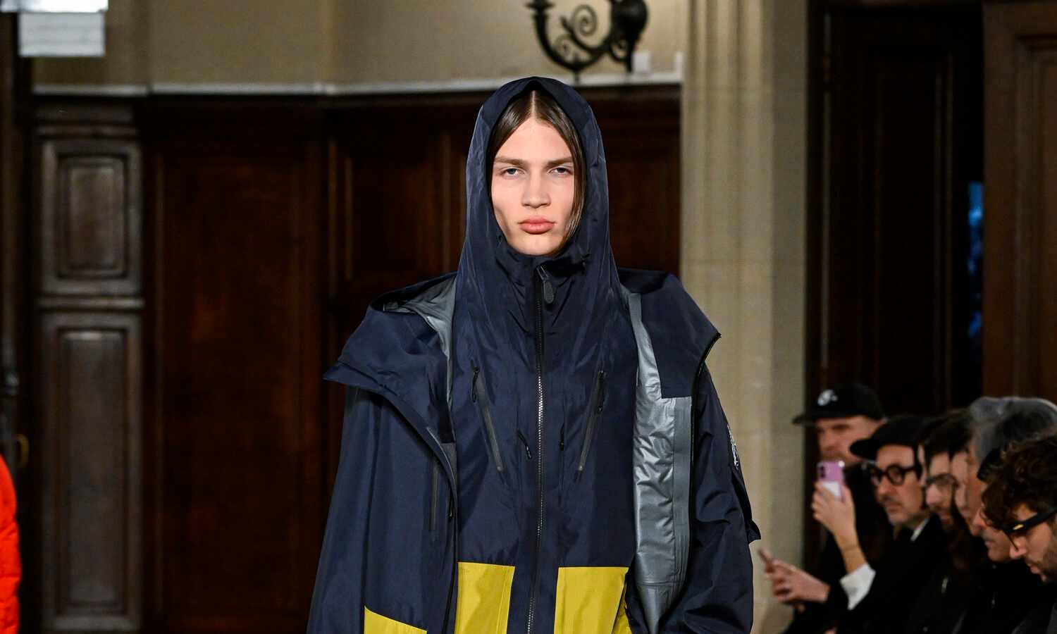 全新 ECCO x White Mountaineering 联名胶囊系列再度亮相巴黎时装周