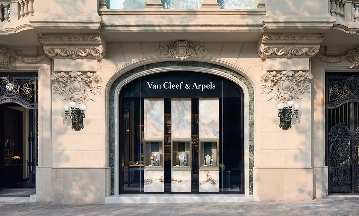 历峰集团业绩表现强劲，市值破高峰记录