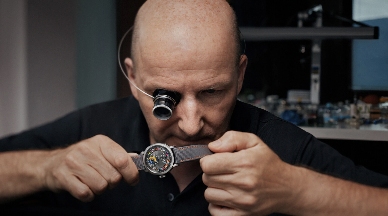 LOUIS VUITTON 携手 Kari Voutilainen 推出定制腕表